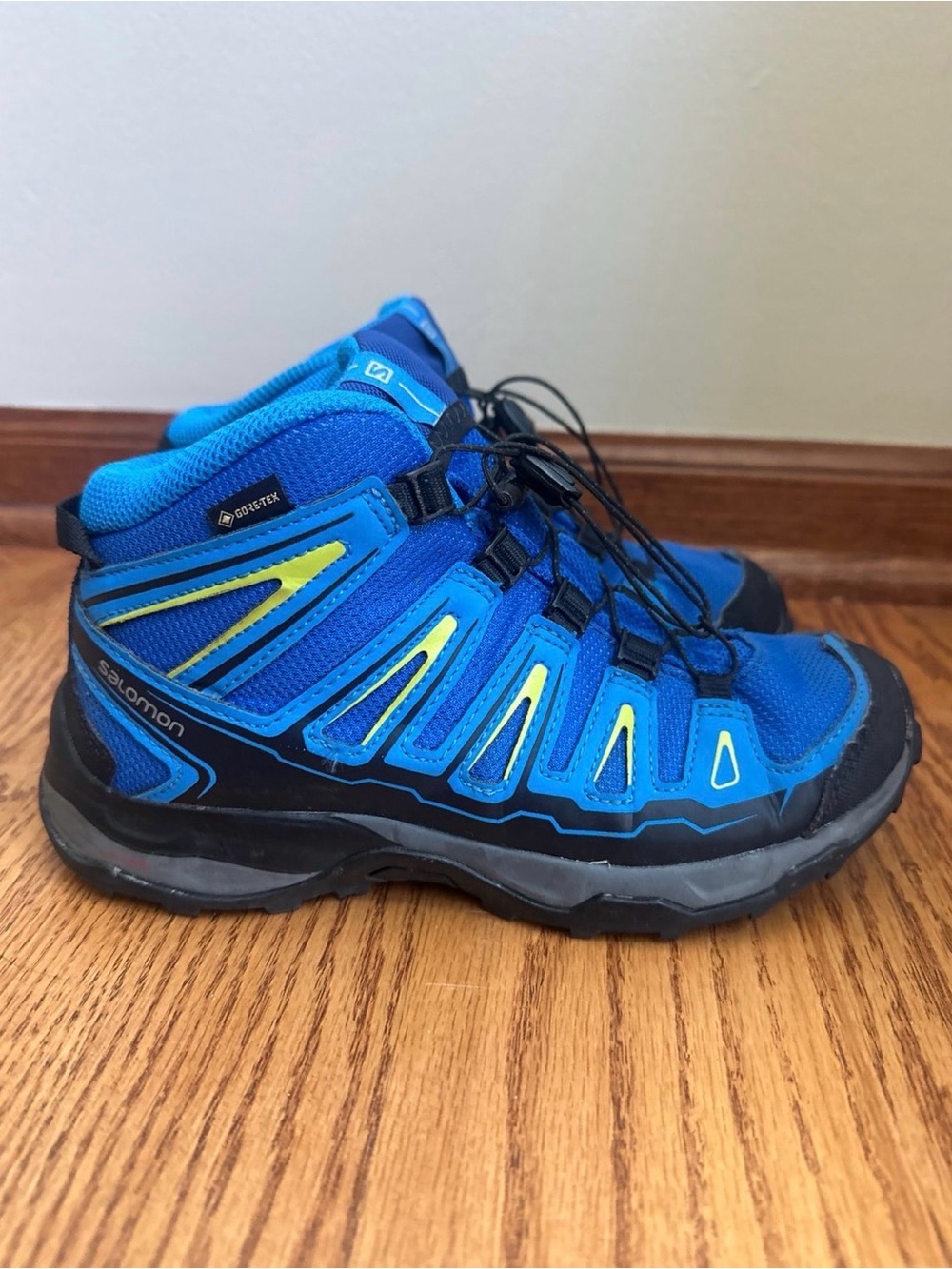 Salomon Hiking Shoes Kids Size 2 X-Ultra GTX